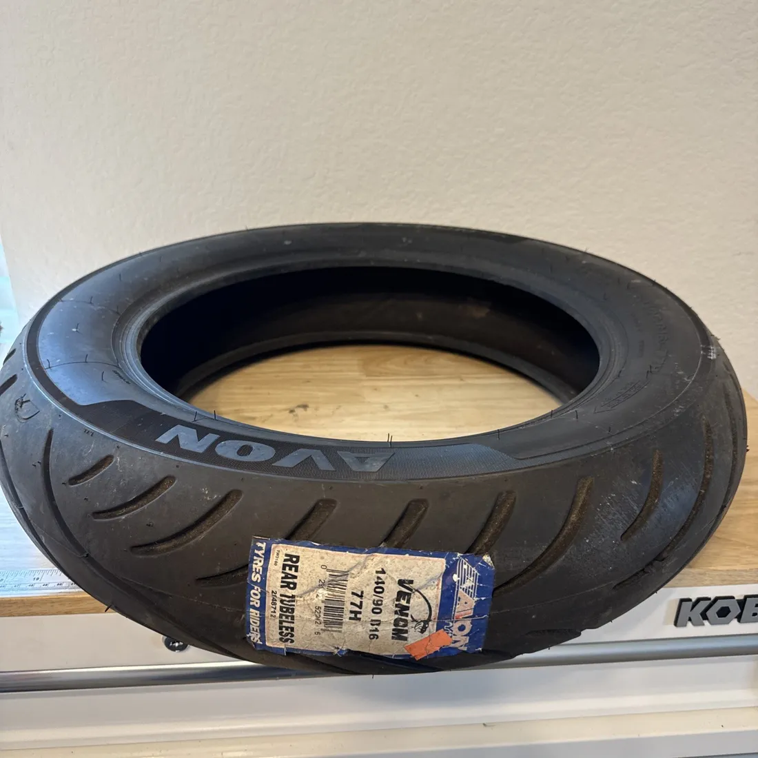 Avon Venom-x Rear Motorcylce Tire 140/90 B16 77H Tubless Unused- 4200